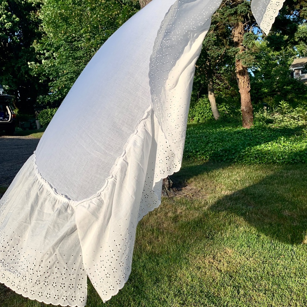 ☃️ 😊VTG. TWIN EYELET DUST RUFFLE